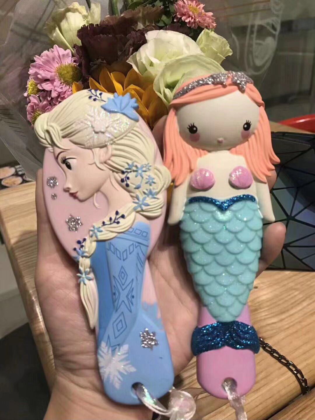 女童冰雪奇缘爱莎公主按摩梳子 女宝宝美人鱼立体造型儿童梳子|ruв категории семья/личные чистящие средства, потребительских уборка посуды, гребень/портативный зеркало, гребень/макияж гребень/массаж гребень - от Buy2taobao.com для оказания профессиональной услуги покупки агента Taobao