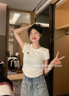 十三行短款上衣女装KISS SISTER韩版夏季新款甜酷爱心刺绣短袖T恤