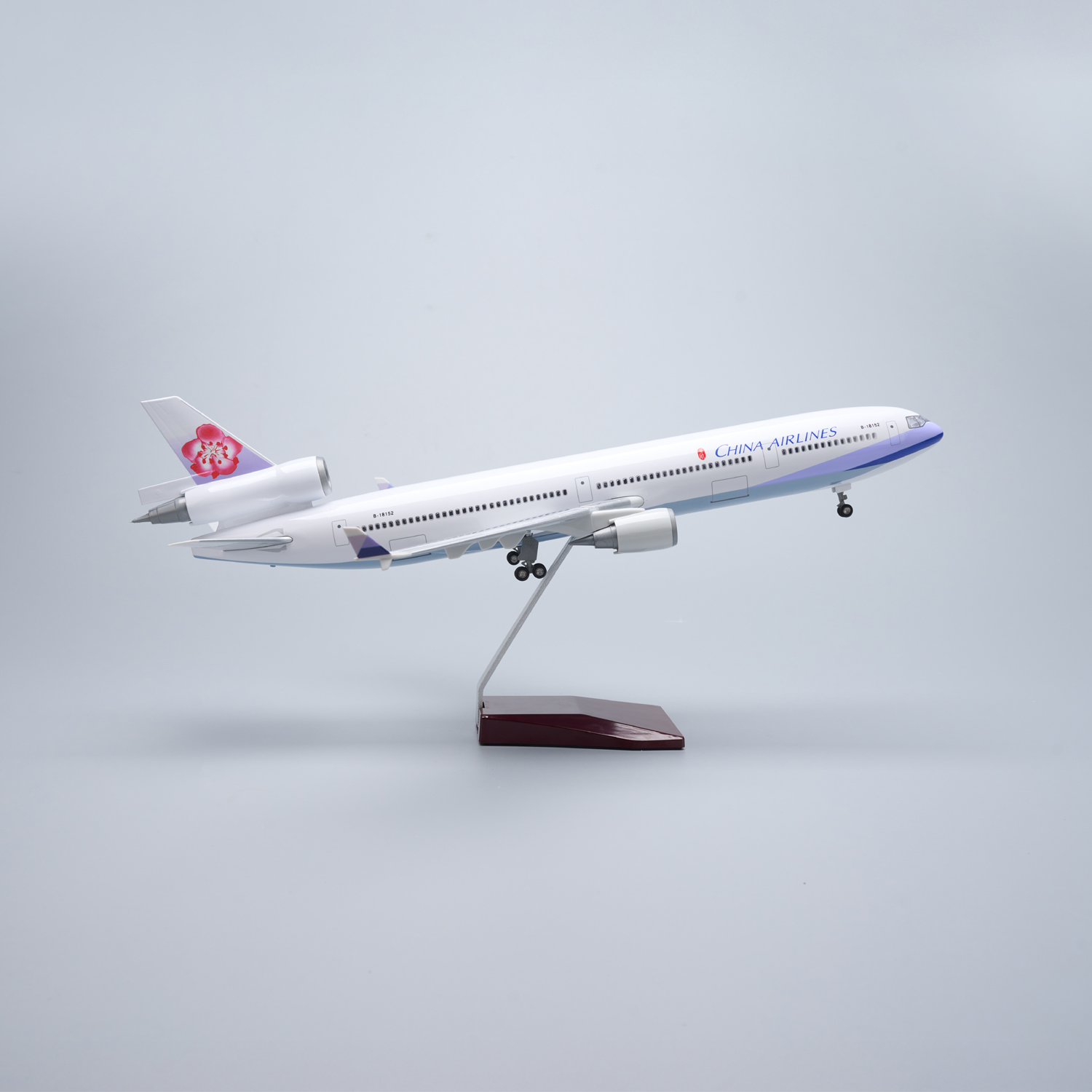 1:130带灯47cm中华航空MD11麦道11客机飞机模型仿真拼装摆件华航