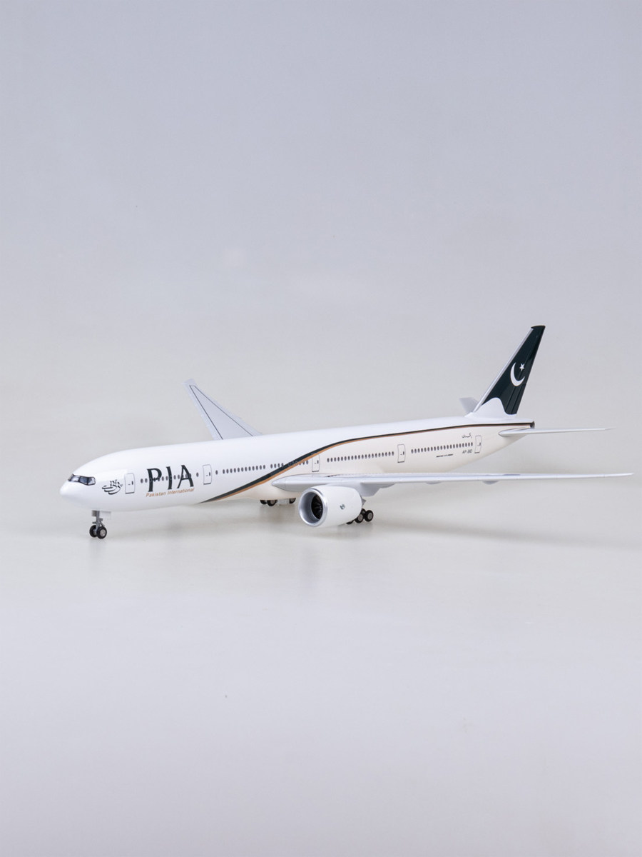【带轮子带灯】47cm仿真巴基斯坦航空波音777客机模型飞机民航pia