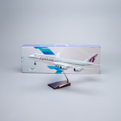 带灯卡塔尔航空747-8仿真民航客机飞机模型摆件礼物礼品男生QATAR