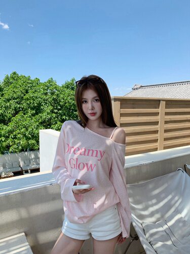 粉色字母印花长袖T恤女夏季薄款宽松休闲设计感小众上衣