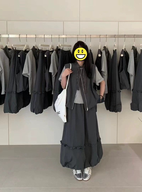 灰色工装风马甲花苞半身裙T恤套装三件套女夏季韩系又酷又飒穿搭