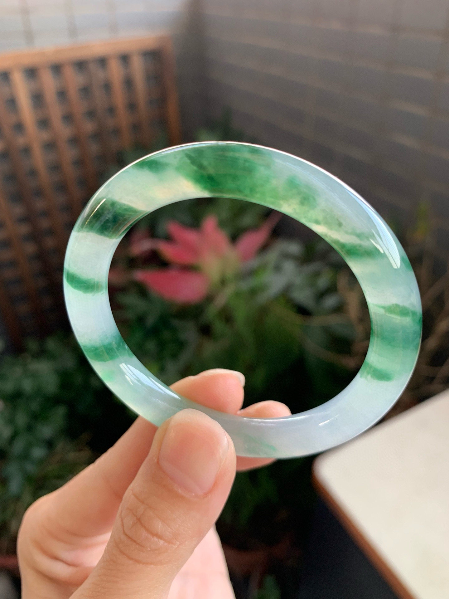 51圏口天然A货翡翠冰种飘绿花正圈手镯冰透水润配证书