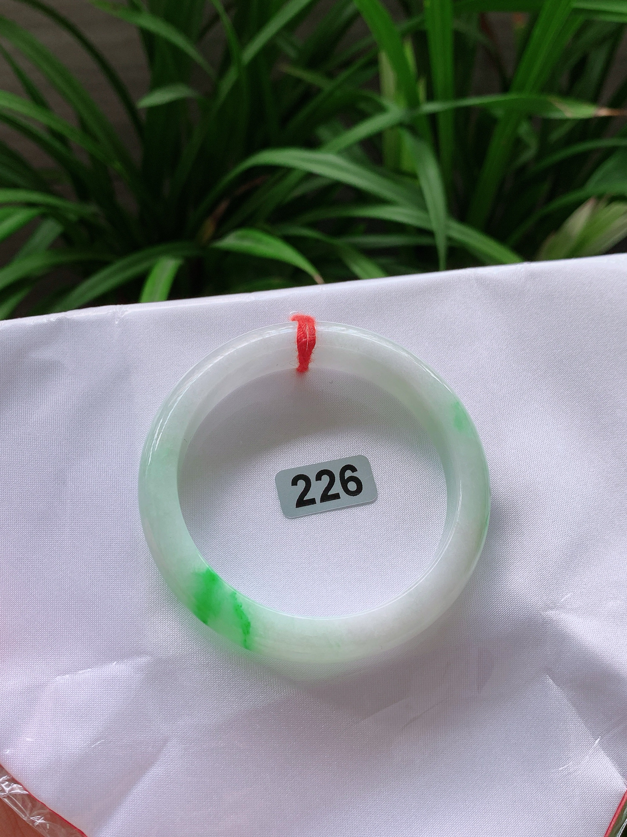 A货手镯54圈口冰糯种飘绿花正圈手镯种老肉细女款带证书