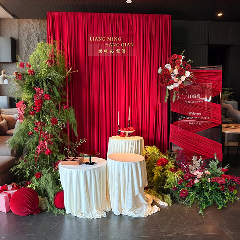 韩系红色订婚宴布置牛奶丝背景布婚礼迎宾区甜品台婚庆麻花辫布幔