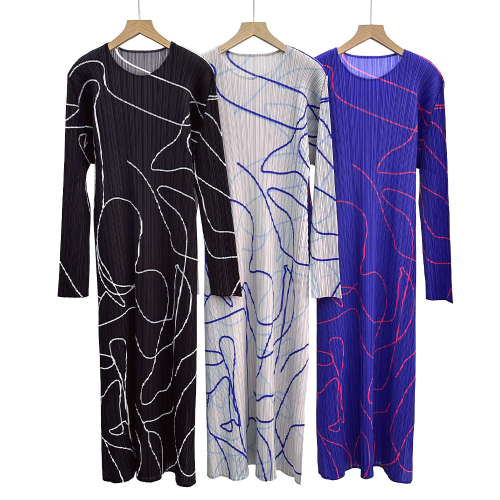 2025秋季三宅线条印花连衣裙