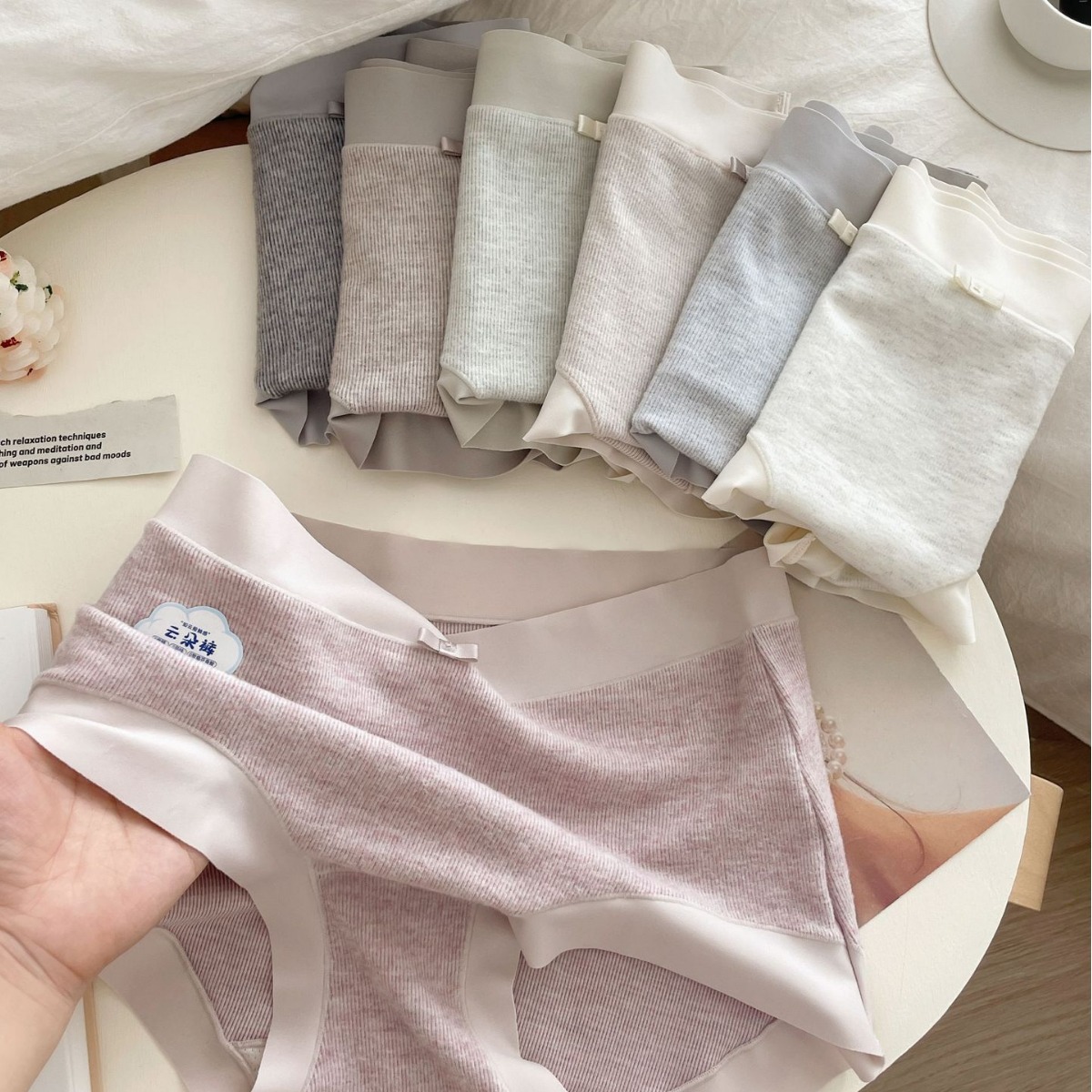 软乎乎羊绒感奶油色磨毛桑蚕丝裆女士内裤加宽无痕包臀三角裤秋冬