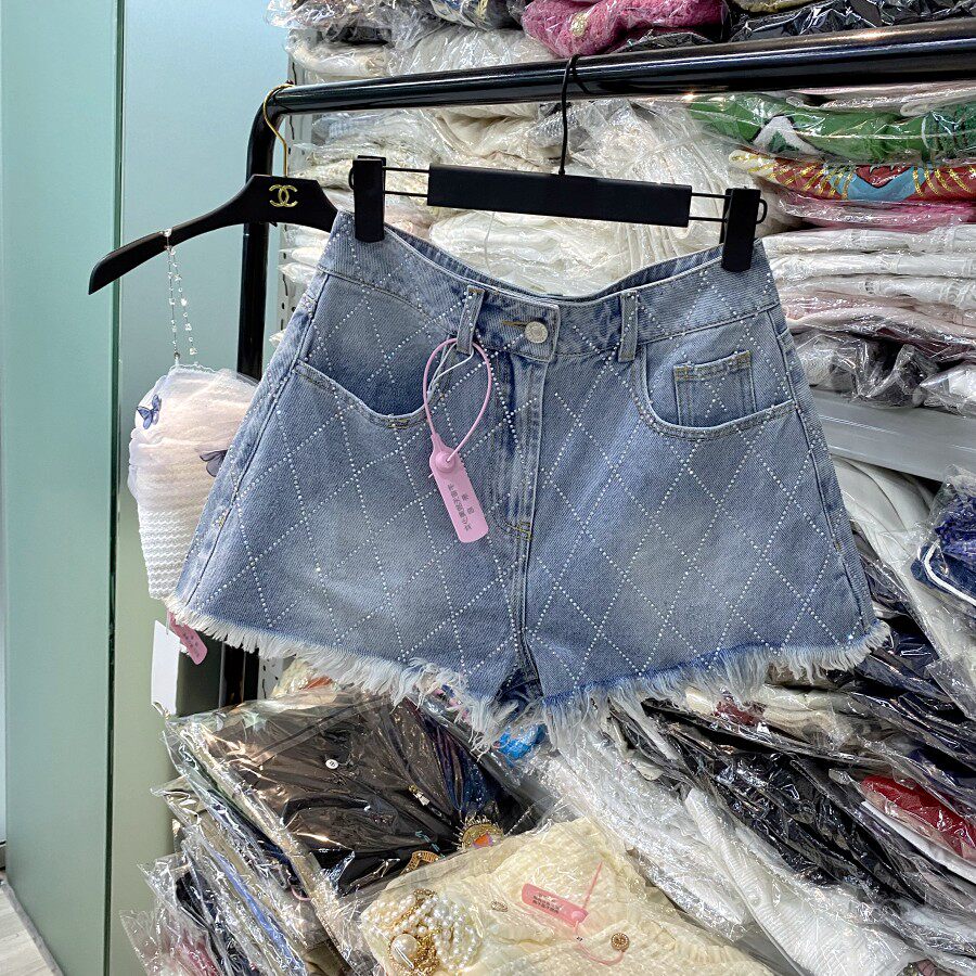 地球店蓝色重工烫钻毛边牛仔短裤