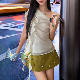 地球店米色荡领立体花朵设计感背心短款女夏季荷叶边斜肩无袖上衣