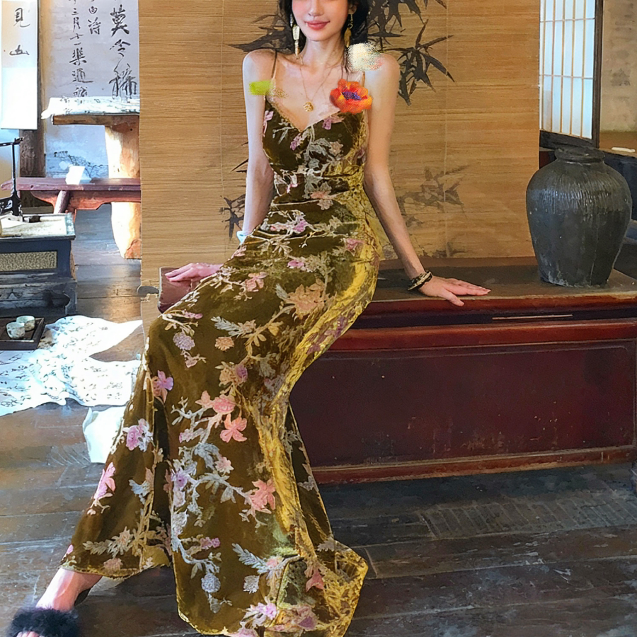 地球店【鸢尾】新中式秋冬丝绒烂花可调节吊带连衣裙女