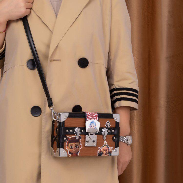 百变造型尽在我们的女包系列,运动包/户外包/配件,单肩包,淘宝优惠券,粉丝福利购,淘宝优惠卷