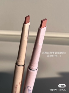 勾勒出卡姐的厚嘴巴子~花洛莉亚唇线笔口红一口饼干 低饱和度裸色