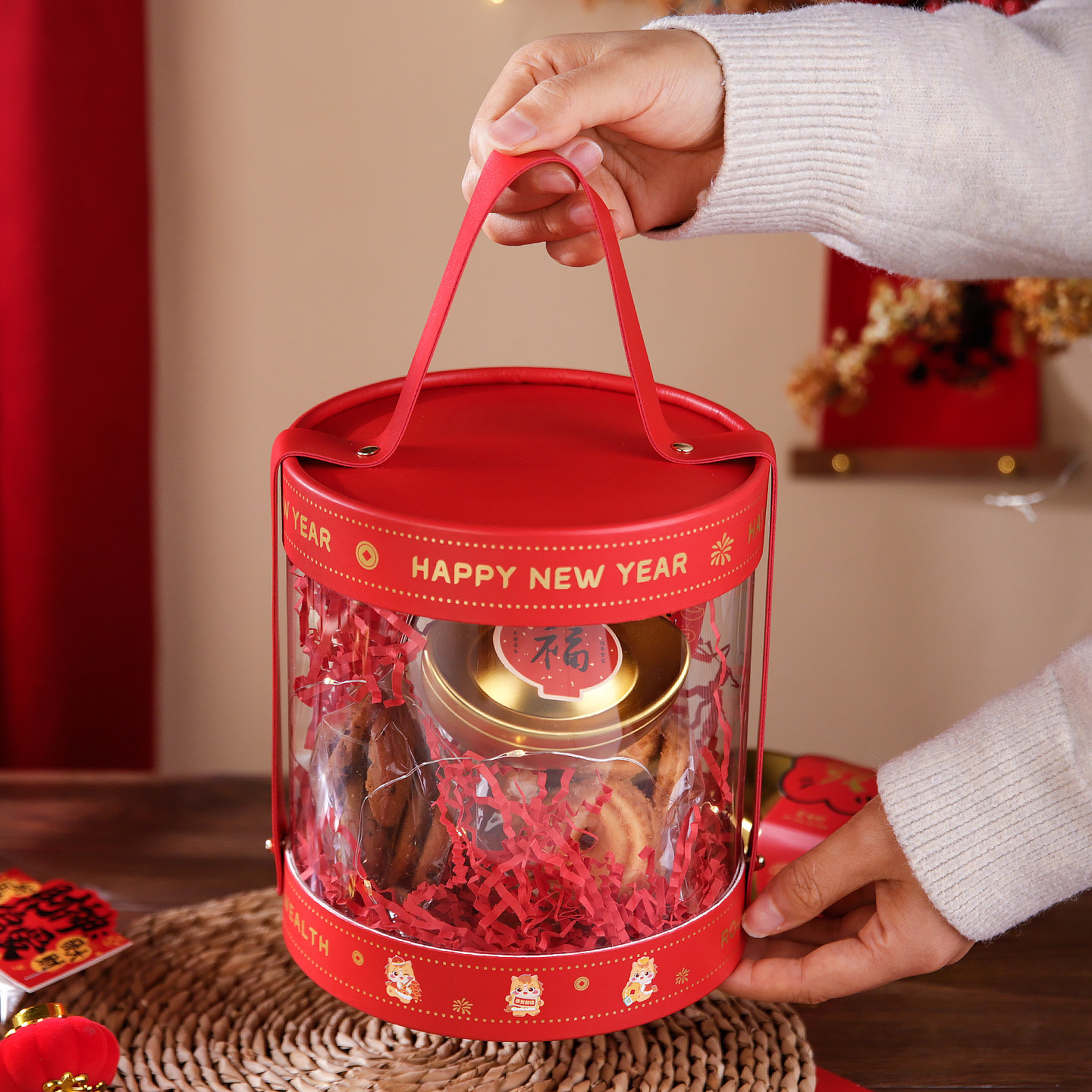 2026新年抱抱桶手提透明PVC礼盒马年糖果饼干零食包装盒礼品空盒