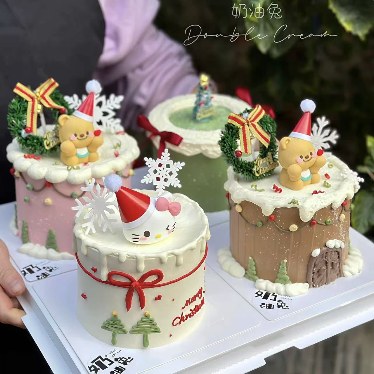 2025圣诞节可爱软胶kt猫黄油小熊蛋糕装饰品摆件雪花草圈节日插件