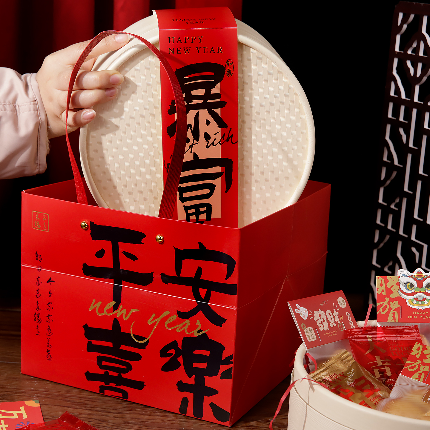 2026新年礼袋包装袋马年春节礼物袋零食红色袋子礼品袋饼干抱抱桶