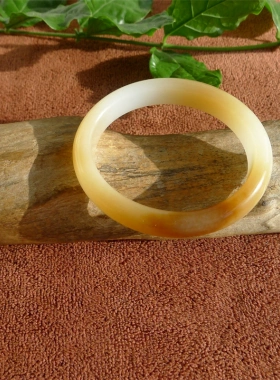 新疆和田玉老坑油润糖羊脂白玉