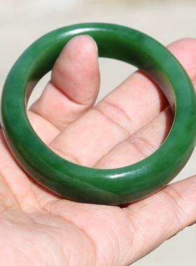 新疆和田玉碧玉手镯菠菜绿贵妃