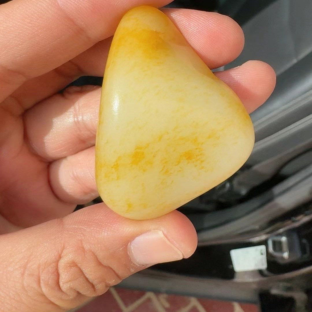 正宗新疆和田玉籽料洒金皮高脂粉白玉原石玩料小把件男女真皮无修