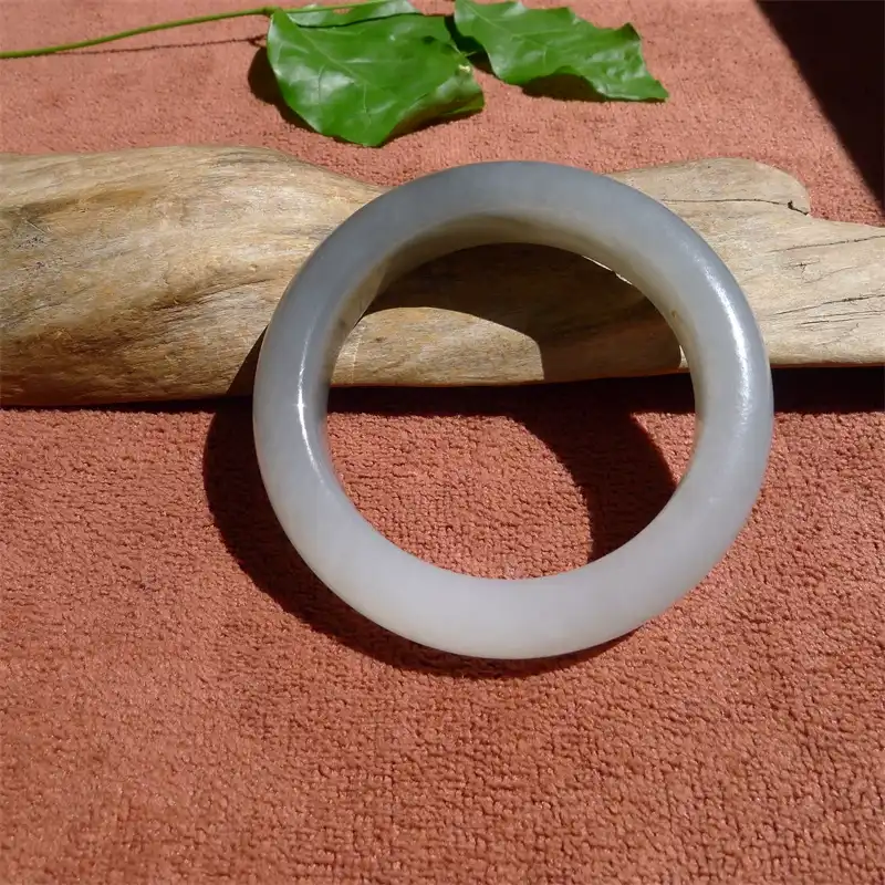 正宗新疆和田玉山料老坑青海料羊脂玉烟青玉手镯女士玉镯子57.5mm