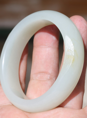 新疆和田玉籽料手镯玉石和田玉