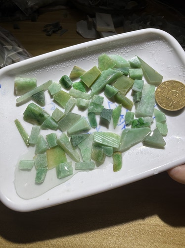 C1651阳绿58个天然缅甸翡翠边角料保真保A假一罚三