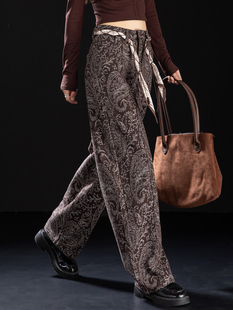 时尚腰果花加绒牛仔裤女2025新款冬季棕色加厚裤子宽松显瘦弯刀裤