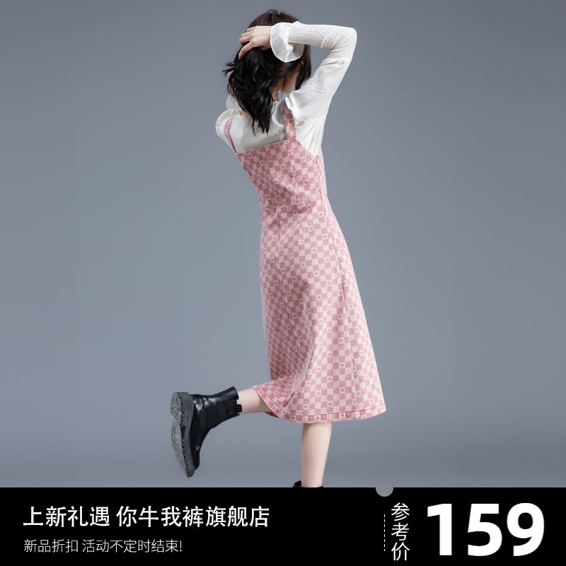 背心裙吊带连衣裙2023新款粉色裙子女背带裙女装秋冬季牛仔裙长裙