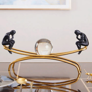 欧式思考者摆件样板房客厅酒柜办公室舒服金属水晶球家居软装饰品