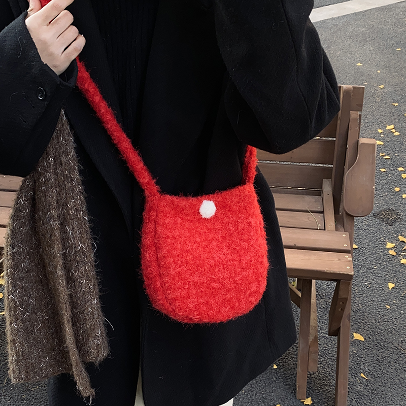 韩版ins风复古毛绒绒女包可爱鸡蛋包斜挎水桶包单肩手机包小包包