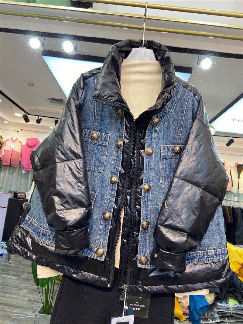 牛仔拼接羽绒服女短款冬季新款立领设计感金属扣加厚保暖外套