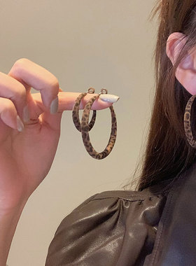 美拉德复古豹纹丝绒耳圈女气质独特个性时尚潮流通勤百搭耳环耳饰