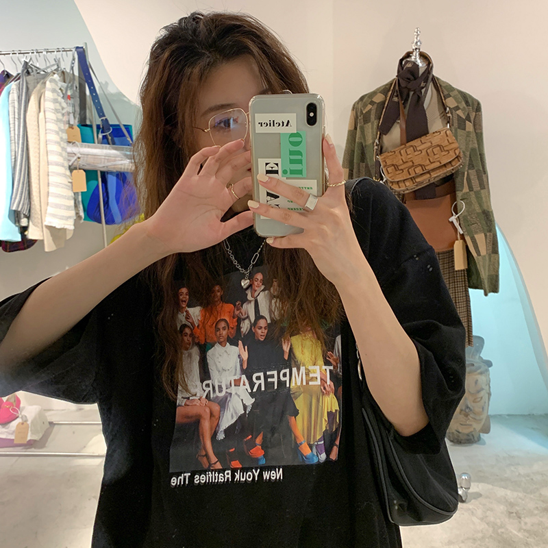 Long short sleeve T-shirt printed with retro cartoon characters