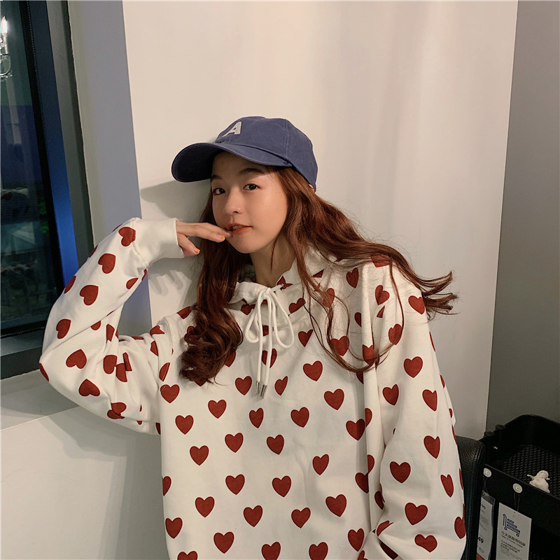 Real shooting of love printing white sweater in spring and summer