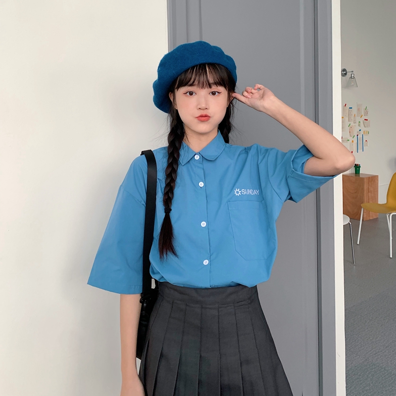 Real shot of new academy style short sleeve shirt girl in spring and summer