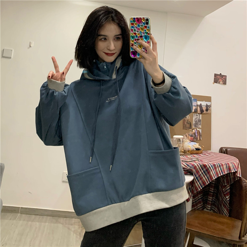 Real photo of two women's clothes in 2021 spring and Autumn