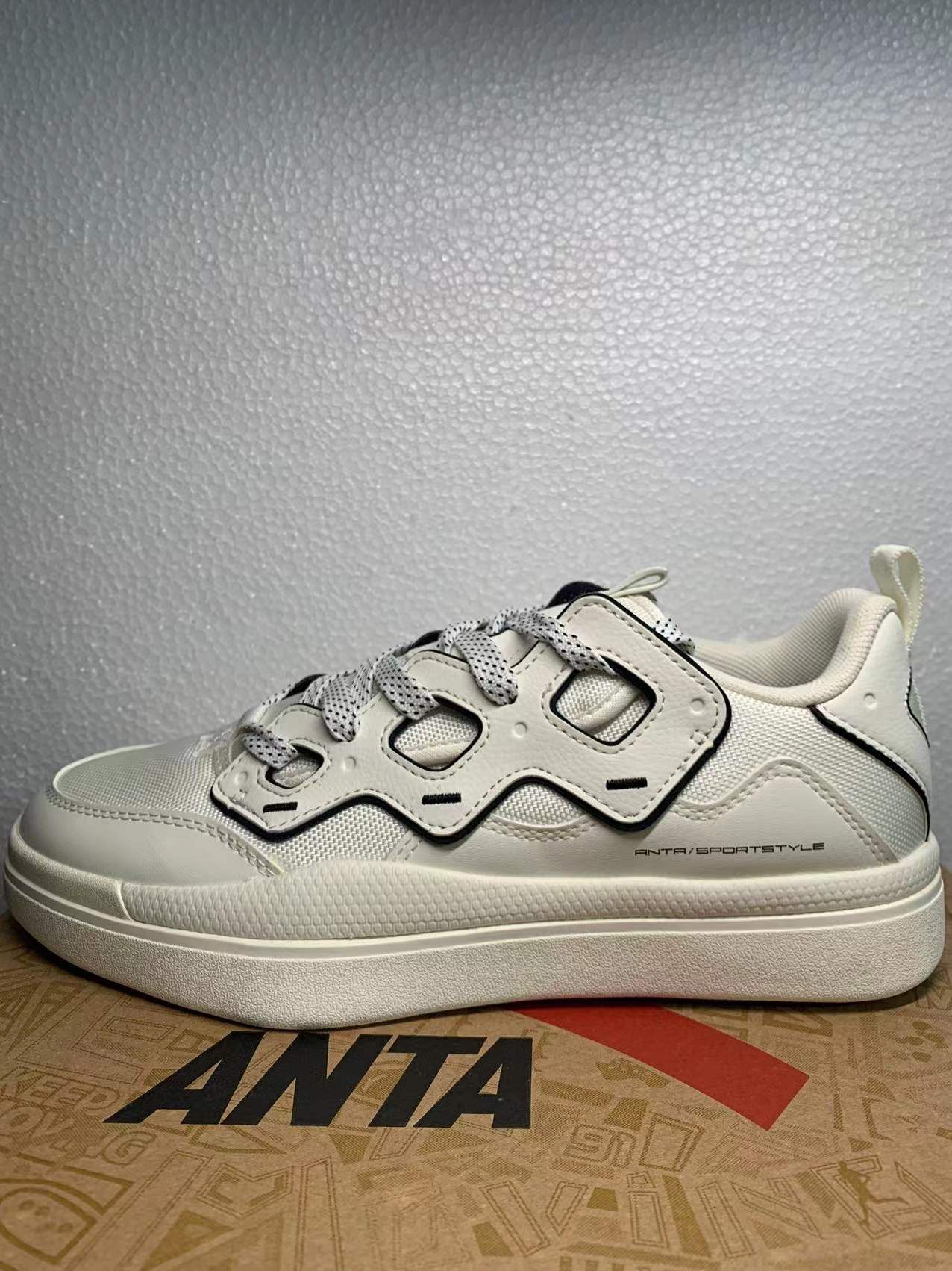 潮流时尚简约百搭小白鞋