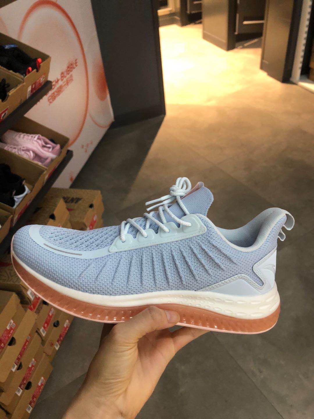 安踏正品跑步鞋女2019夏新款网眼透气防滑浅色时尚运动鞋12925501