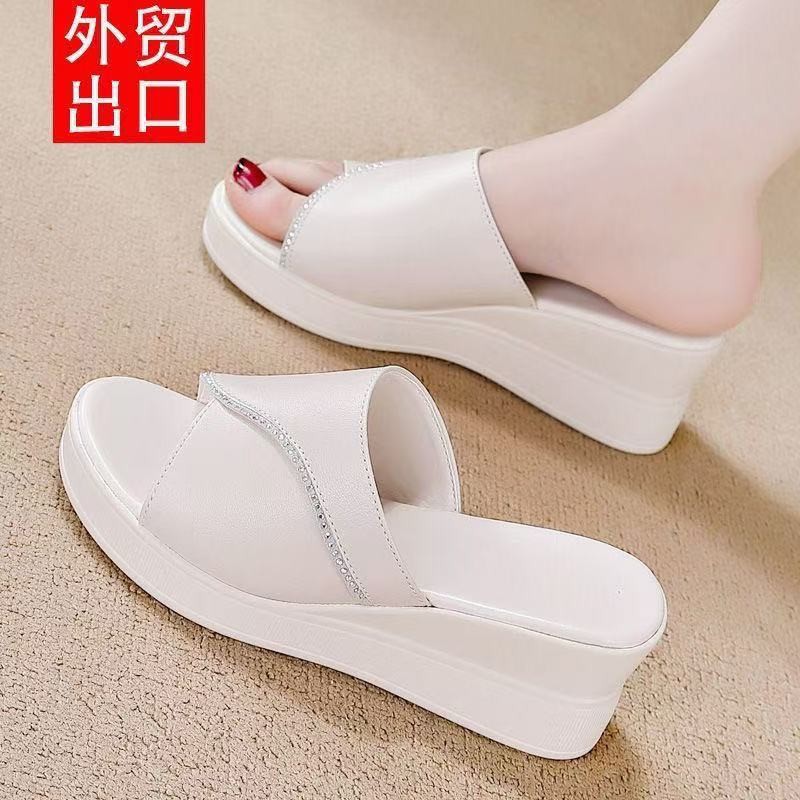 品牌跨境坡跟拖鞋女夏季新款外穿厚底鱼嘴一字时尚水钻轻便增高凉