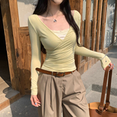 设计感V领独特漂亮假两件设计感长袖 T恤女早春新款 绿色纯欲风上衣