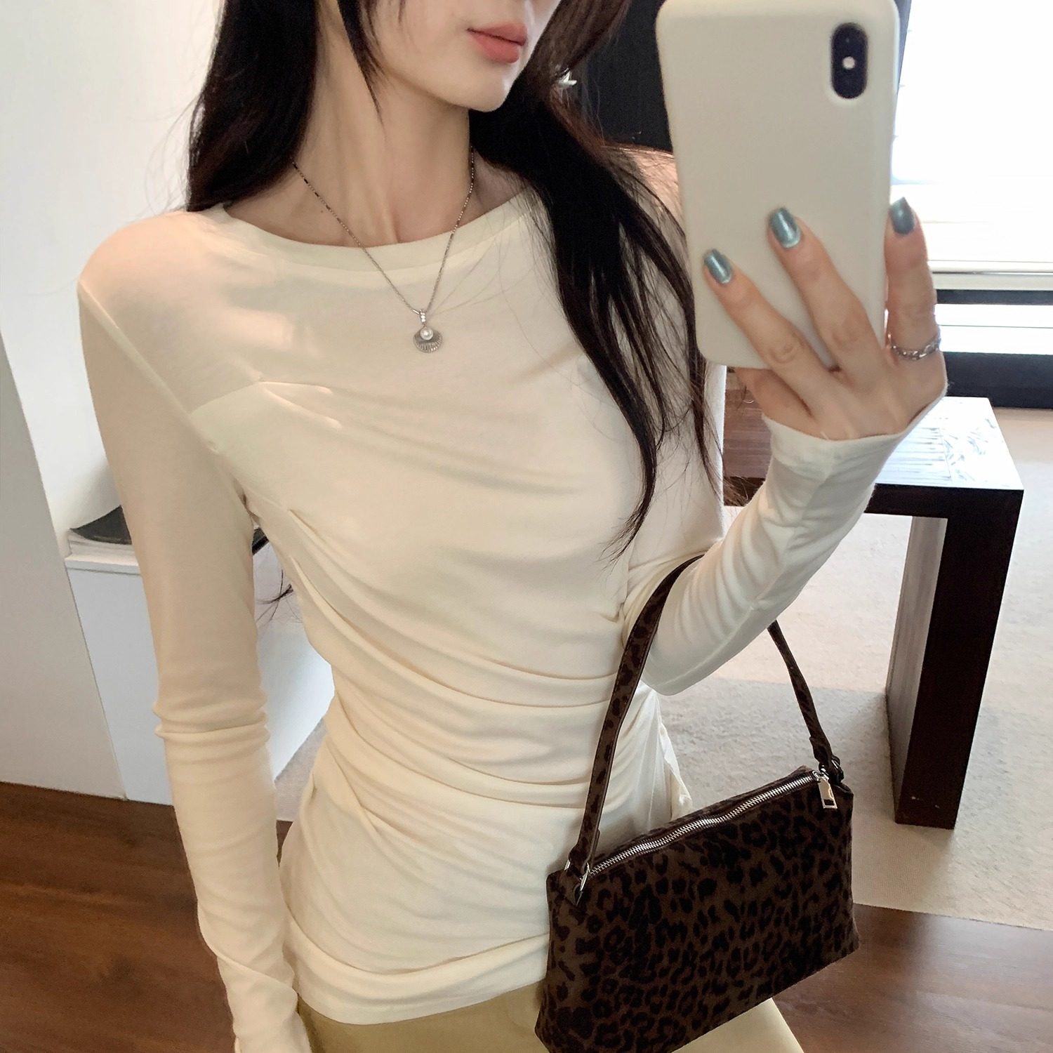 莱赛尔天丝羊毛白色修身内搭打底衫女秋冬季新款独特漂亮长袖上衣