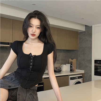 纯欲风辣妹别致紧身短款上衣设计感小众性感心机锁骨短袖t恤女夏