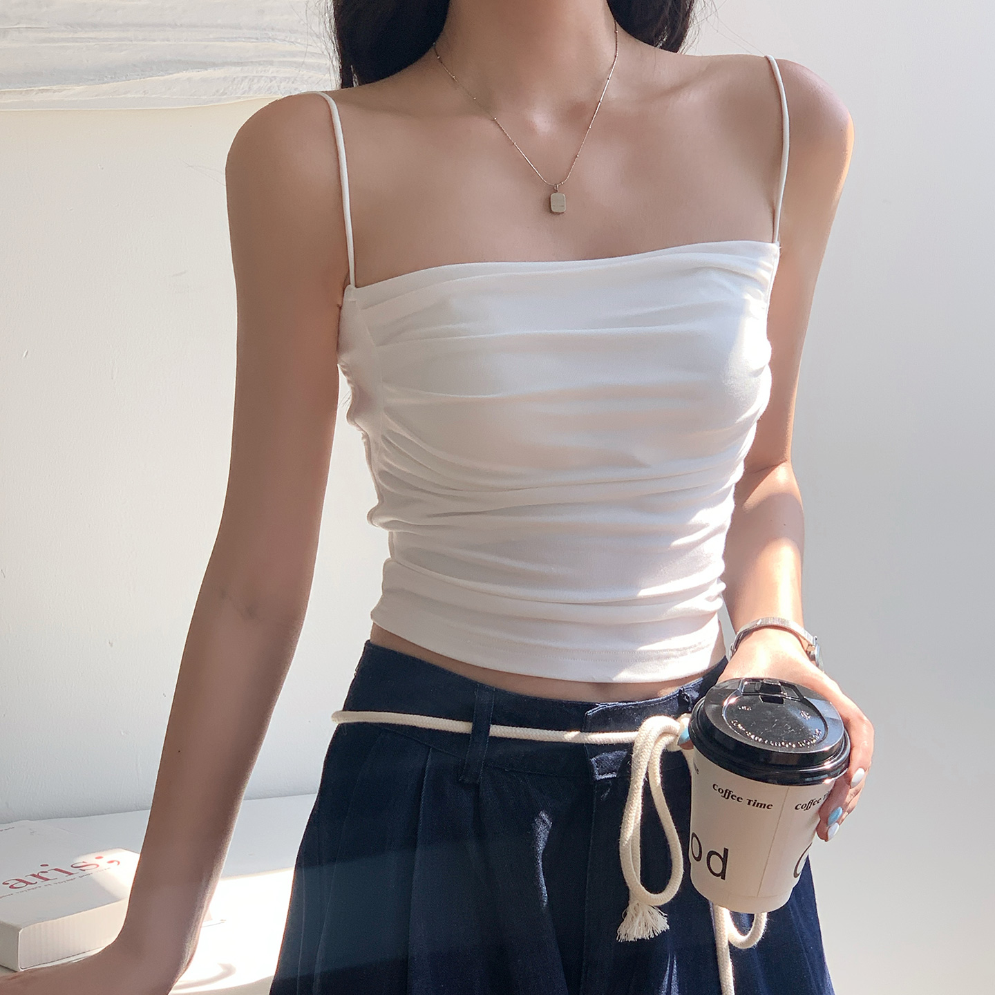 夏季纯欲少女方领自带胸垫吊带上衣女设计感褶皱修身短款美背背心