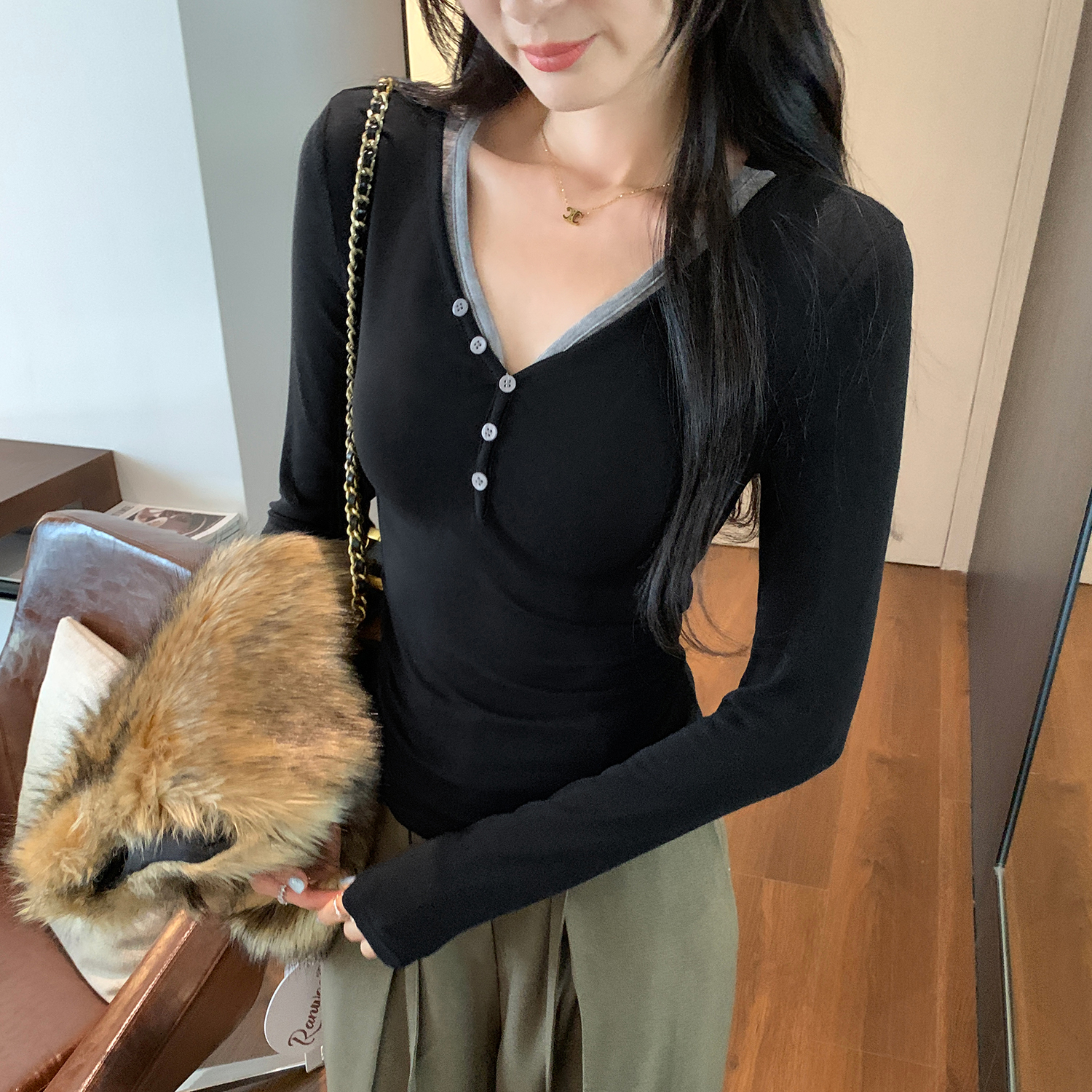 假两件拼色小众设计感不撞款V领长袖内搭打底衫女秋冬新款修身T恤