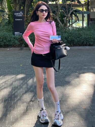 新款薄款显瘦圆领长袖t恤