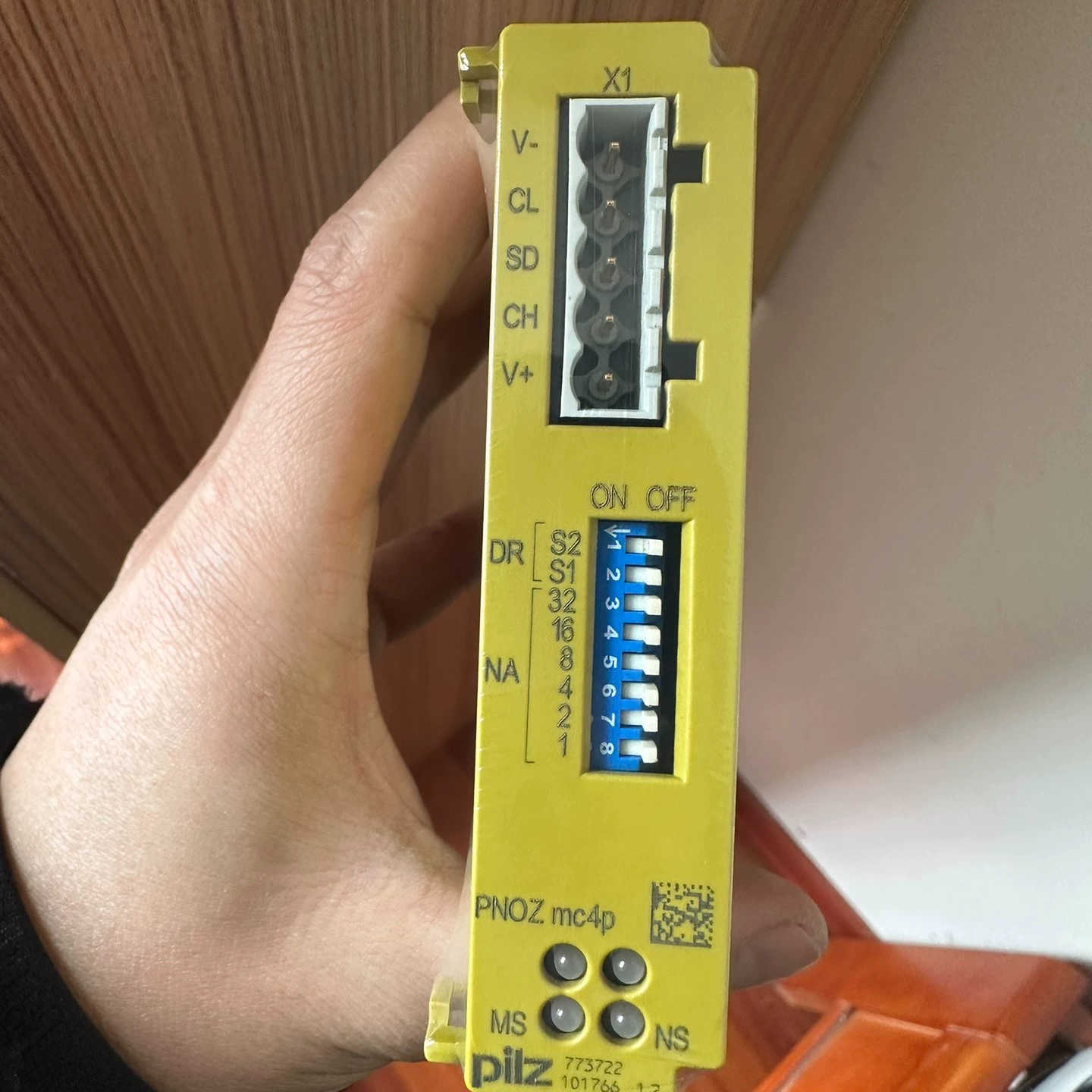 PNOZ mc4p 773722皮尔兹安全继电器 1片 要议价