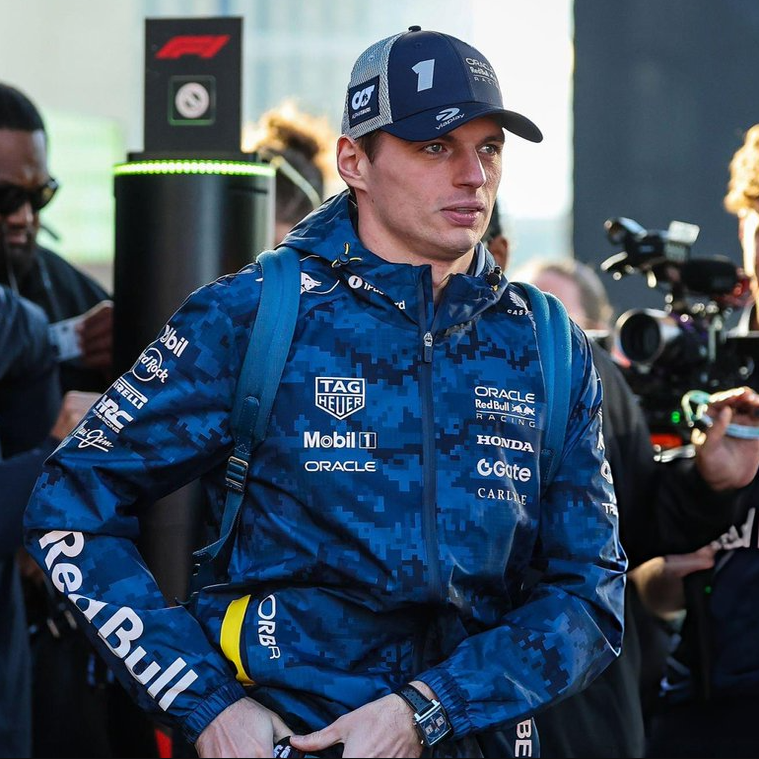 维斯塔潘连帽防雨冲锋衣F1红牛车队Red Bull 2025正品代购