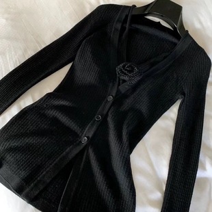 现货气质黑色V领花朵装饰喇叭袖针织开衫吊带两件套修身显瘦上衣