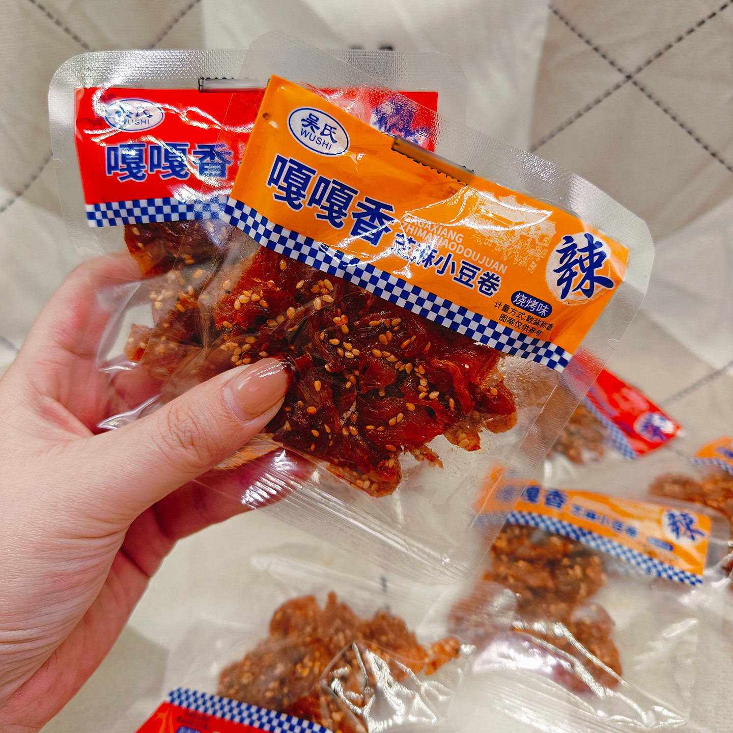 吴氏嘎嘎香芝麻小豆卷解馋分享