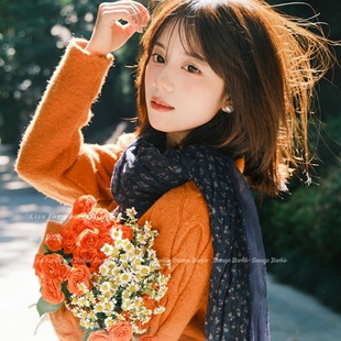 复古森系藏蓝色碎花围巾文艺气质高级感褶皱长款氛围感拍照丝巾女